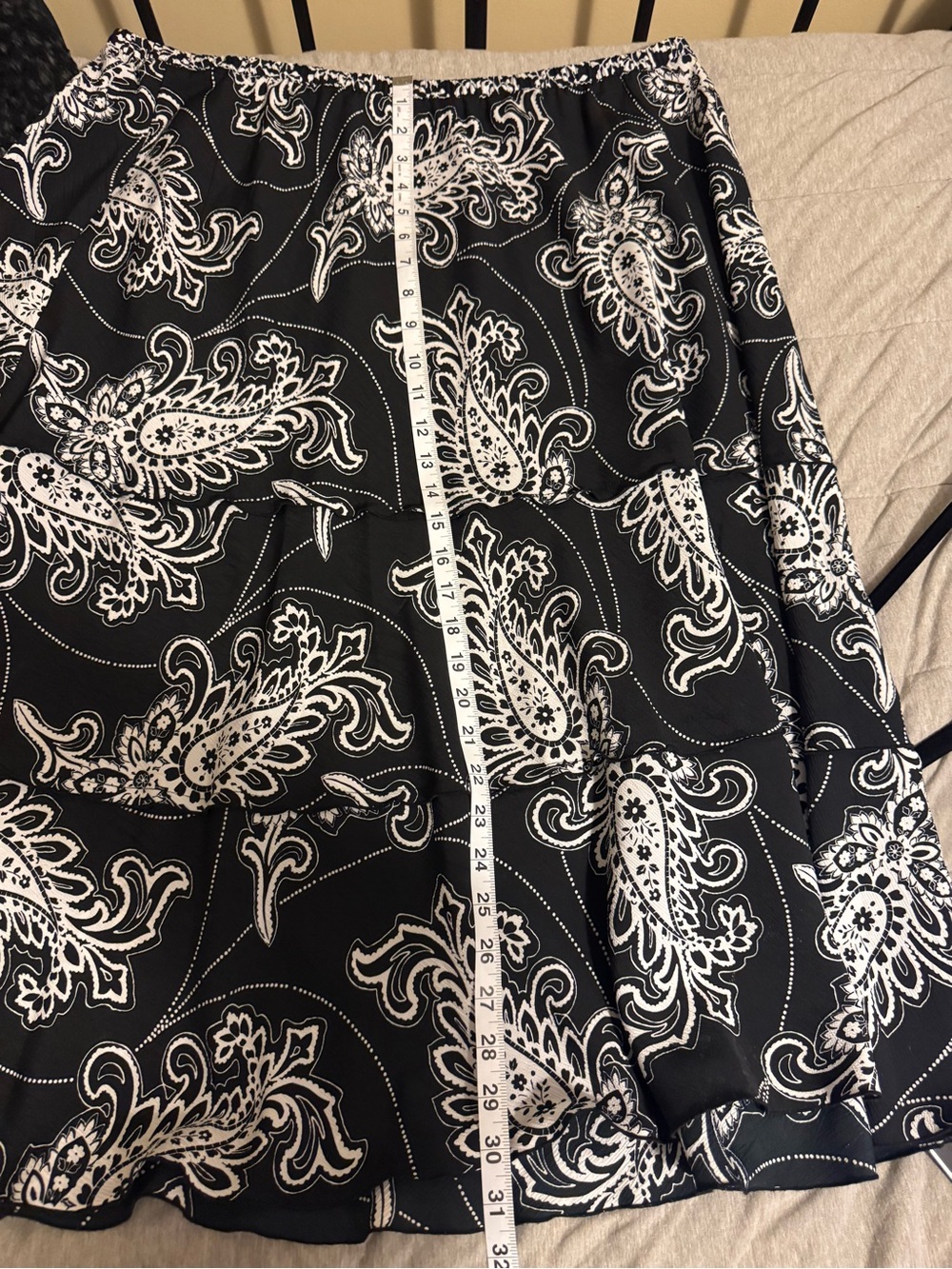 Alfred Dunner Black White Paisley Tiered Pull-On Skirt Women’s Size 20 - Picture 6 of 6